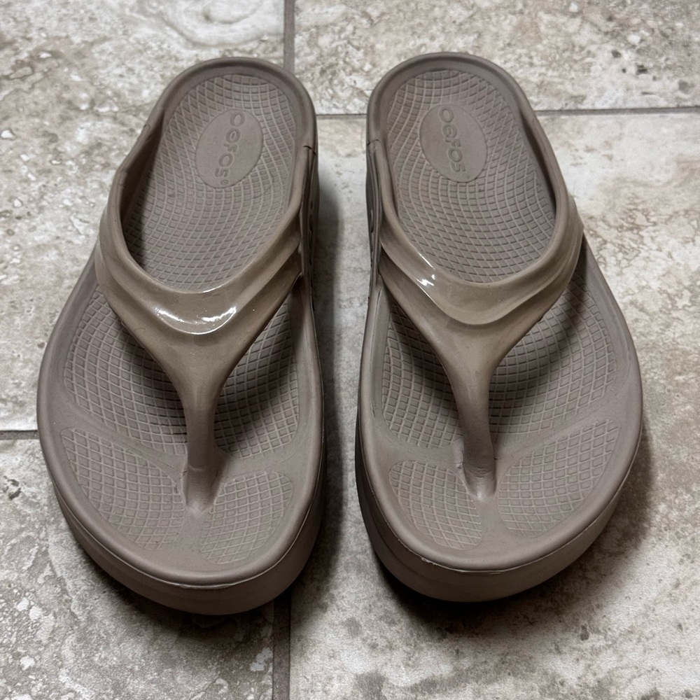OOFOS Taupe Comfort Sandals